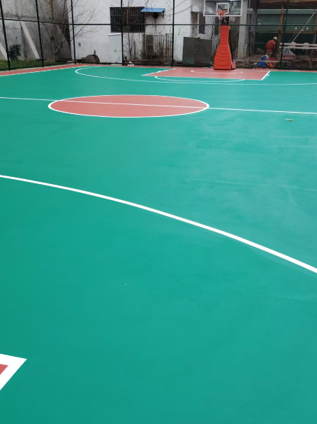 尚义 球场长期使用易出现地面开裂